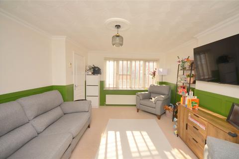 3 bedroom semi-detached house for sale, Kings Lea, Liversedge, West Yorkshire, WF15