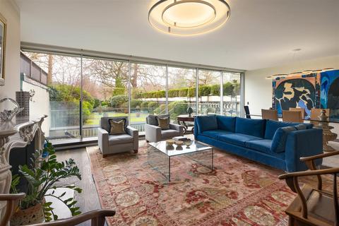 3 bedroom maisonette to rent, St. James's Place SW1