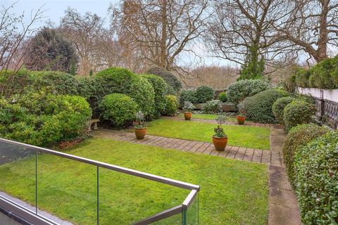 3 bedroom maisonette to rent, St. James's Place SW1