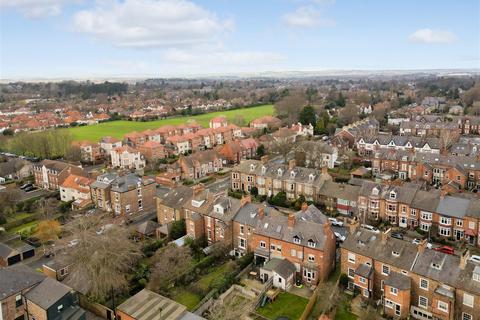 4 bedroom terraced house for sale, Cleveland Terrace, Darlington