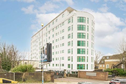 2 bedroom flat to rent, Aitman Drive, Kew Bridge TW8