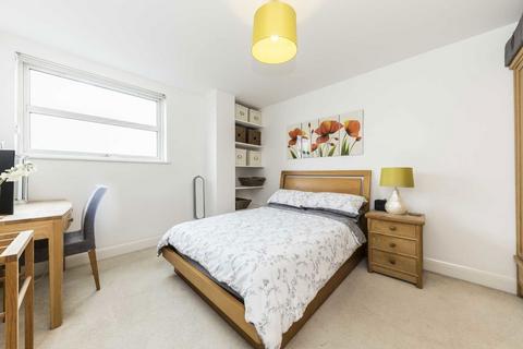 2 bedroom flat to rent, Aitman Drive, Kew Bridge TW8