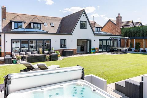 5 bedroom detached house for sale, Woodham Road, Battlesbridge, Wickford