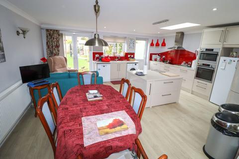 3 bedroom detached bungalow for sale, Fernhurst Close, Hayling Island