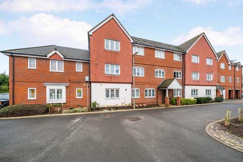 2 bedroom flat for sale, Swansmere Close, Walton-On-Thames, Surrey, KT12