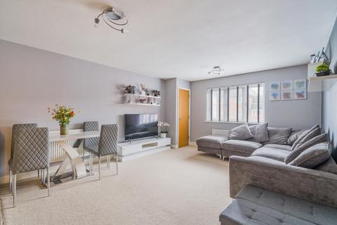 2 bedroom flat for sale, Swansmere Close, Walton-On-Thames, Surrey, KT12