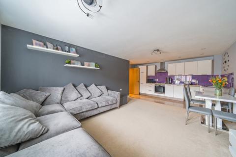 2 bedroom flat for sale, Swansmere Close, Walton-On-Thames, Surrey, KT12