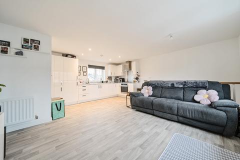 32 Pear Tree Leaze, Patchway, Bristol, BS34 5SY