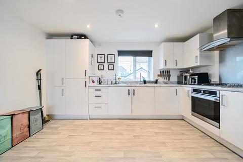 32 Pear Tree Leaze, Patchway, Bristol, BS34 5SY