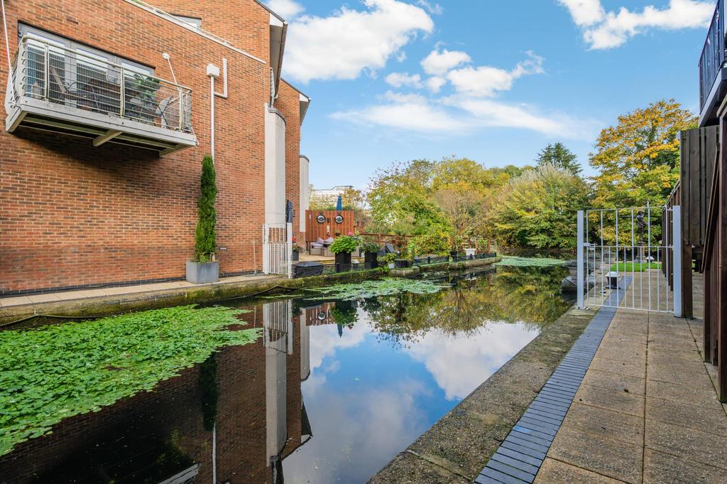 House in Brentford - View 2