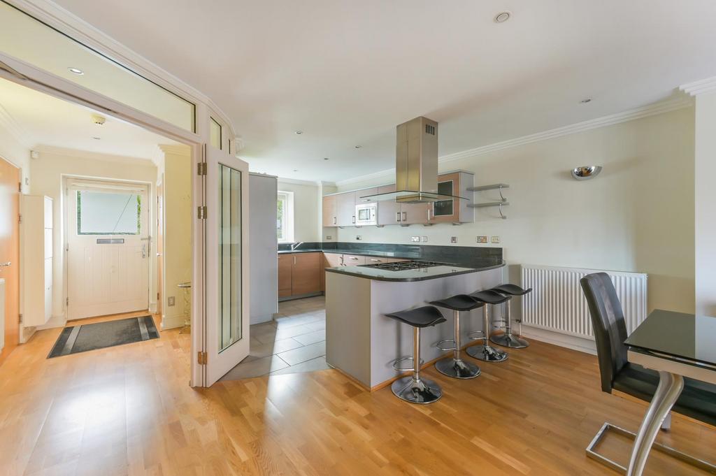 House in Brentford - View 3