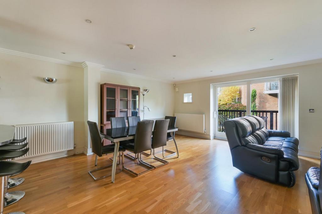 House in Brentford - View 4