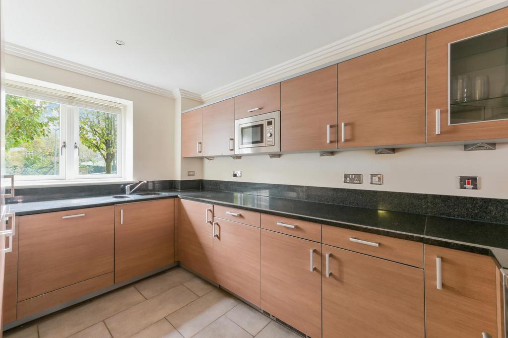House in Brentford - View 5