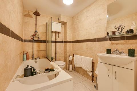 21 Maple Leaf Close, Biggin Hill, Westerham, TN16 3JW