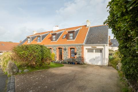 3 bedroom semi-detached house for sale, Rue De La Hougue Bachele, St. Saviour, Guernsey
