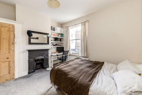 3 bedroom flat to rent, Broadwater Road, London SW17