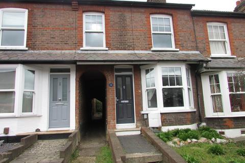 3 bedroom terraced house to rent, Station Road, Radlett