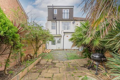 4 bedroom end of terrace house for sale, Wellstead Road, East Ham E6