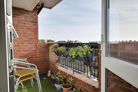 2 bedroom apartment for sale, Cantelupe Road, Bexhill-On-Sea