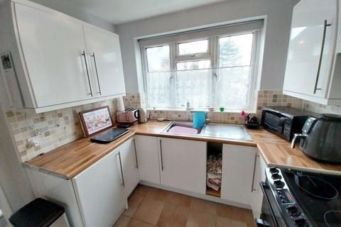 1 bedroom ground floor maisonette for sale, Edenbridge, Kent, TN8