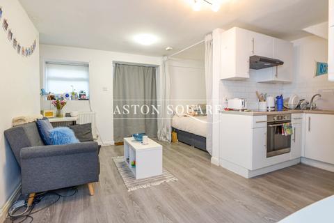 Studio to rent, Allingham Street, London N1