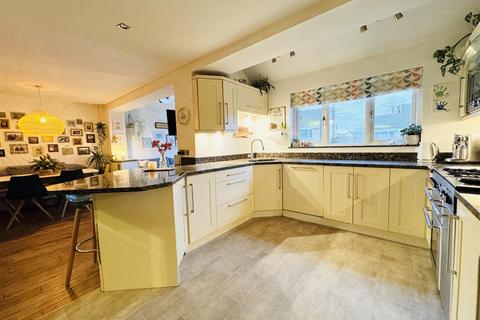 4 bedroom detached house for sale, Victoria Street, Clayton West, Huddersfield HD8 9NW