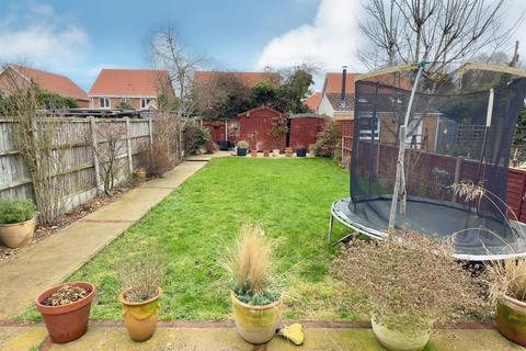 3 bedroom semi-detached house for sale, Monckton Avenue, Oulton Broad, Lowestoft, Suffolk, NR32