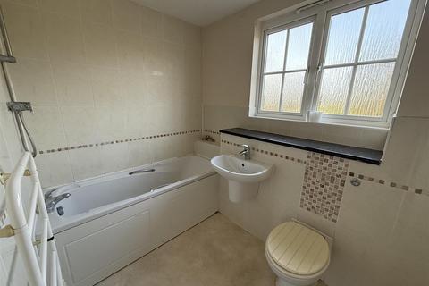 2 bedroom apartment to rent, Weetmans Drive, Essex CO4