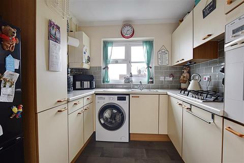 2 bedroom retirement property for sale, Rotherfield Avenue, Bexhill-On-Sea