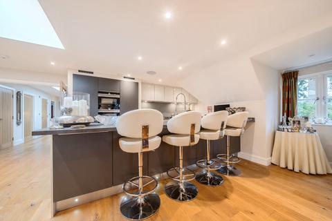 3 bedroom penthouse for sale, Oakfield House, Holmes Mead, Pyrford, GU22