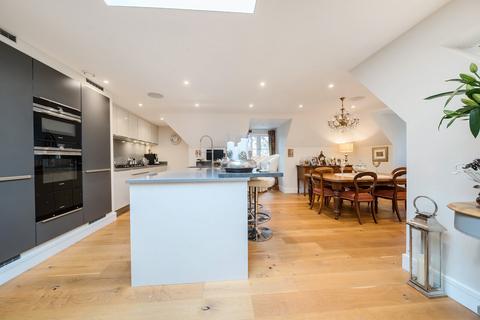 3 bedroom penthouse for sale, Oakfield House, Holmes Mead, Pyrford, GU22
