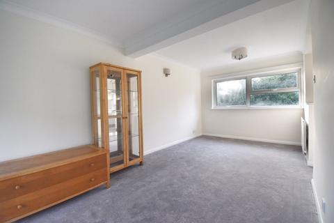 2 bedroom maisonette to rent, Grange Court, WALTON-ON-THAMES, KT12