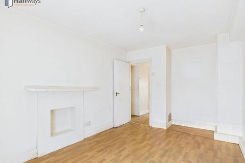 2 bedroom flat for sale, London SE25