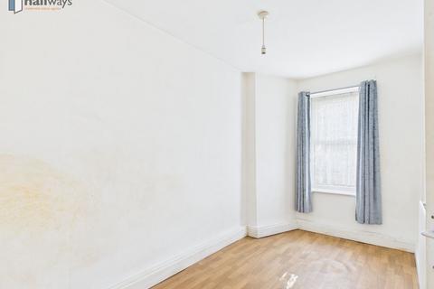 2 bedroom flat for sale, London SE25