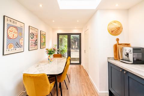 83 Luckwell Road, Bristol, BS3 3ET