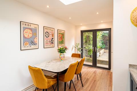 83 Luckwell Road, Bristol, BS3 3ET