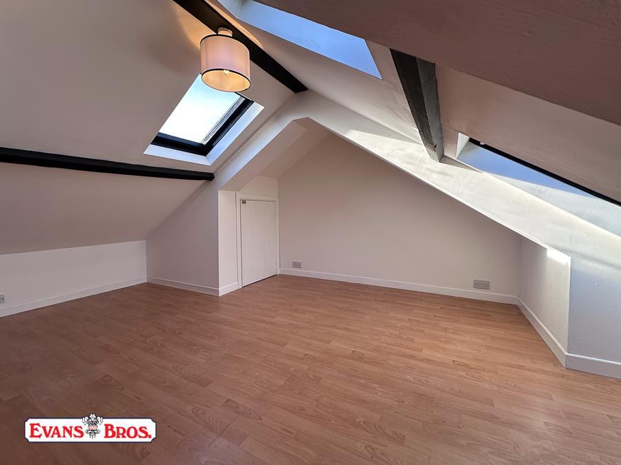 Attic bedroom 4