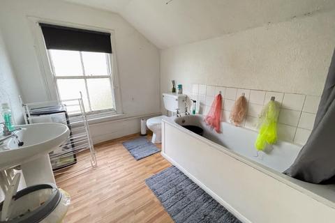 2 bedroom terraced house to rent, Stuart Road, Gravesend, Kent, DA11 0BY