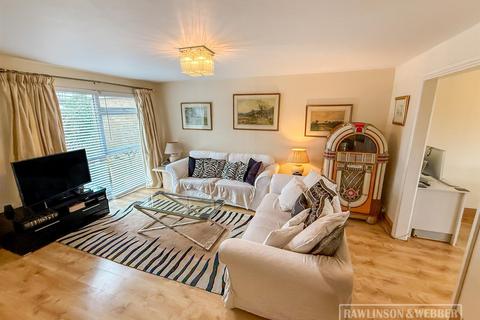 3 bedroom terraced house for sale, Buckingham Gardens, West Molesey KT8