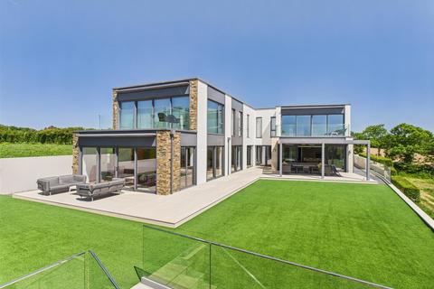 4 bedroom house for sale, Luxurious Home Out West In A Private Location