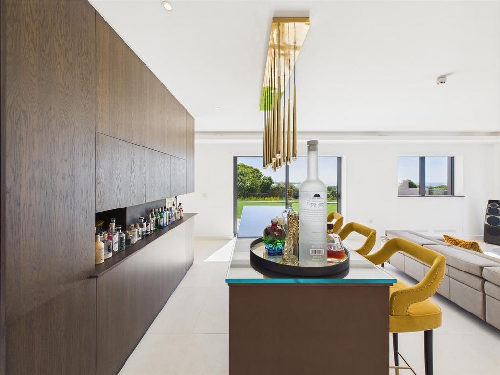 CAM04392 G0-PR0087-STILL009.jpg