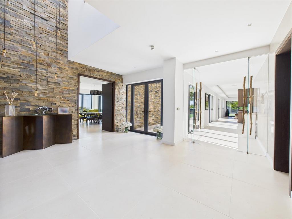 CAM04392 G0-PR0087-STILL001.jpg