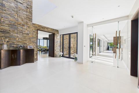 4 bedroom house for sale, Luxurious Home Out West In A Private Location