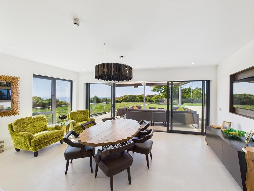 CAM04392 G0-PR0087-STILL035.jpg