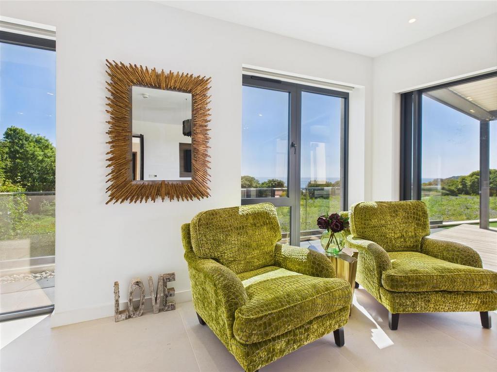 CAM04392 G0-PR0087-STILL040.jpg