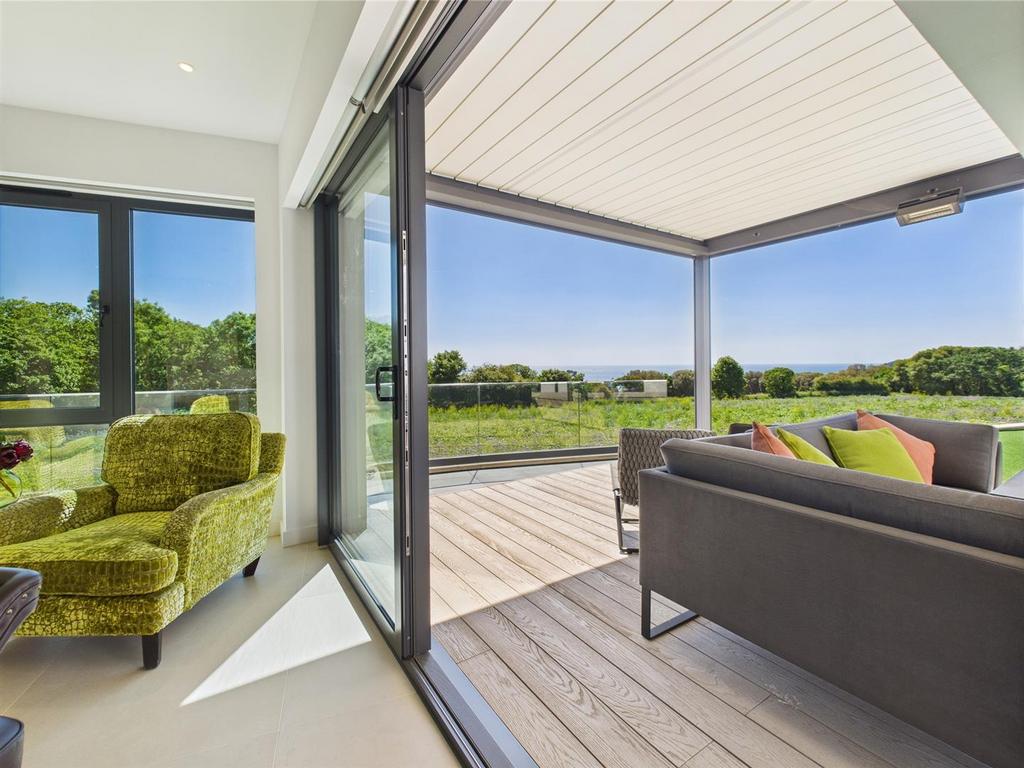 CAM04392 G0-PR0087-STILL042.jpg