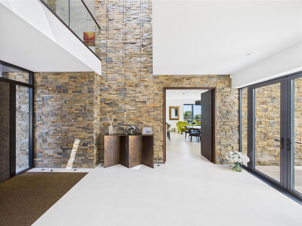 CAM04392 G0-PR0087-STILL032.jpg