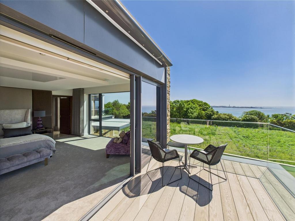 CAM04392 G0-PR0087-STILL051.jpg