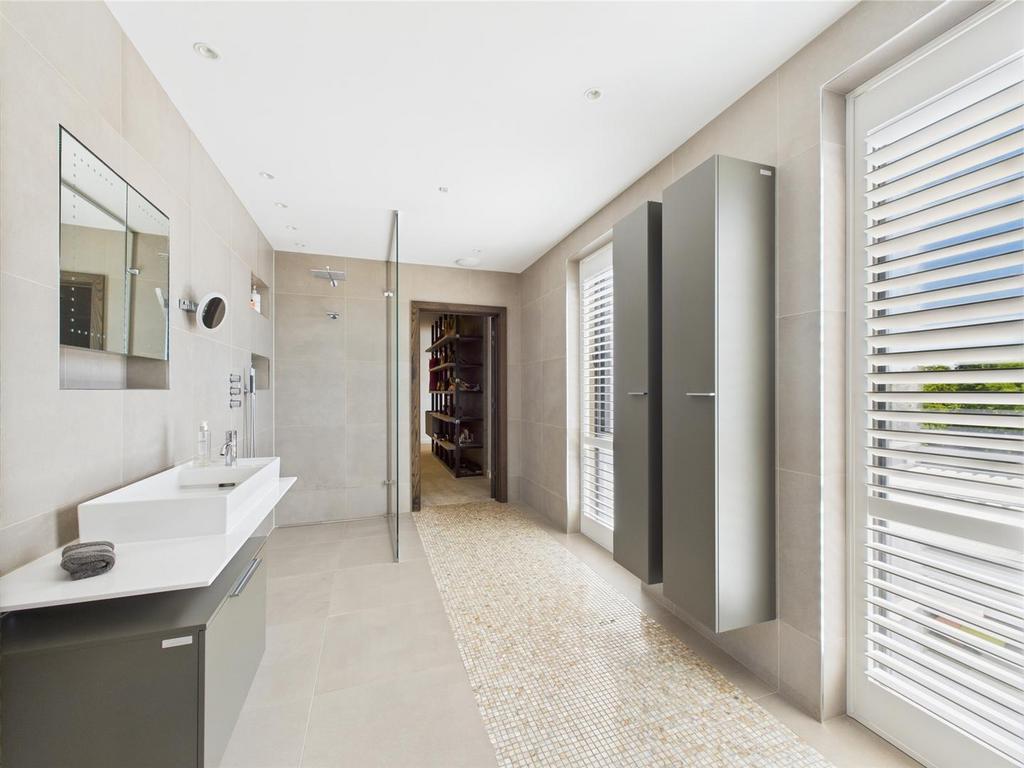 CAM04392 G0-PR0087-STILL047.jpg