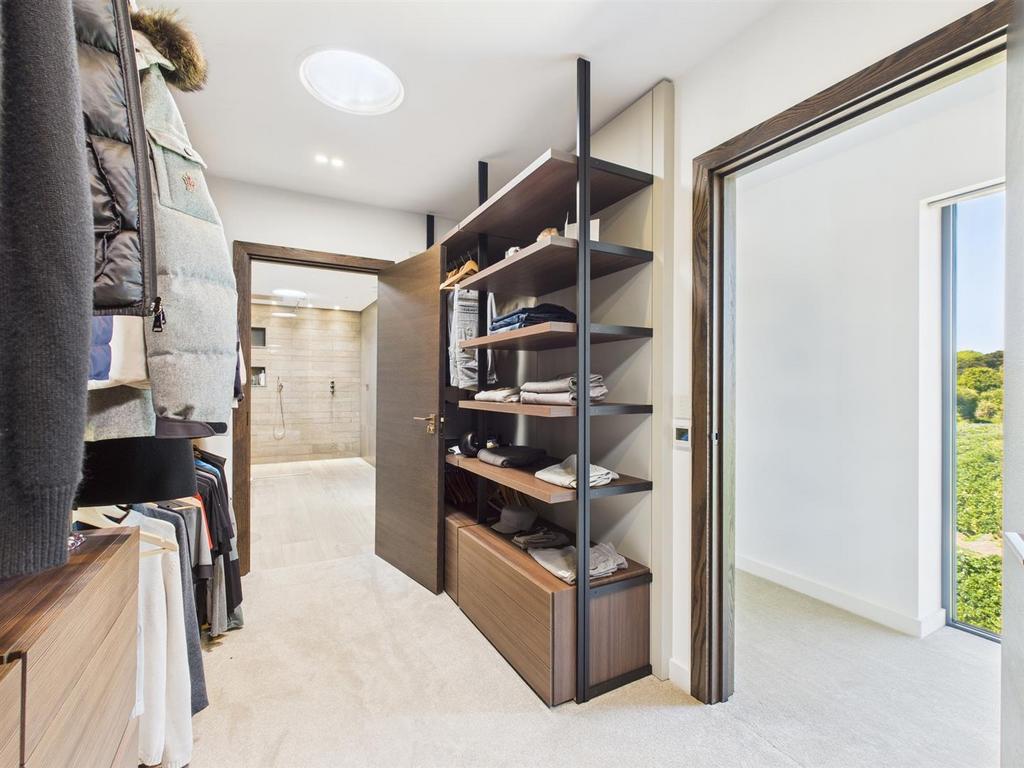 CAM04392 G0-PR0087-STILL054.jpg